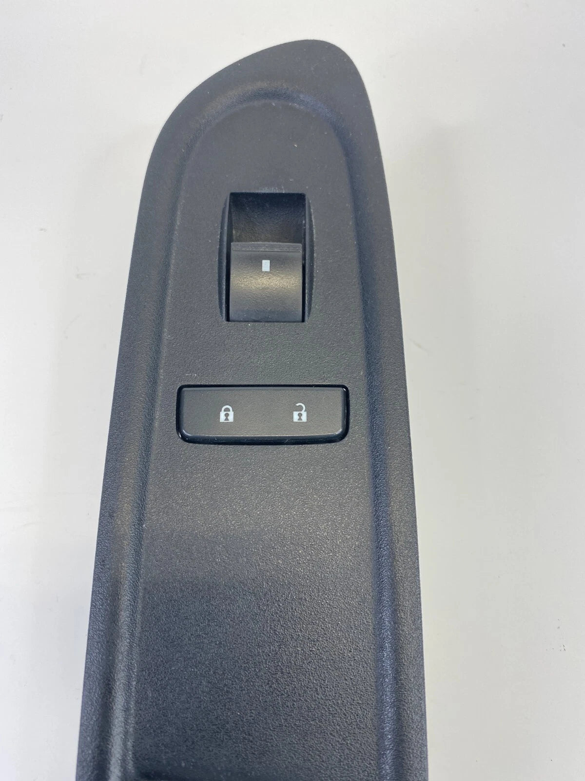 2009-2012 CHEVROLET TRAVERSE FRONT RIGHT PASSENGER WINDOW SWITCH BEZEL TRIM OEM