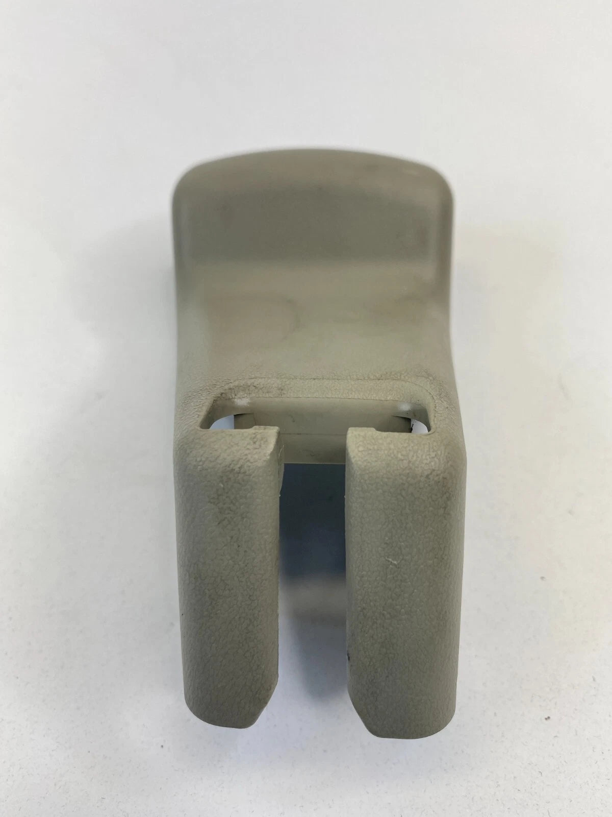 2001-2003 INTINITI QX4 RIGHT PASSENGER SIDE SEAT TRACK END COVER TRIM CAP OEM