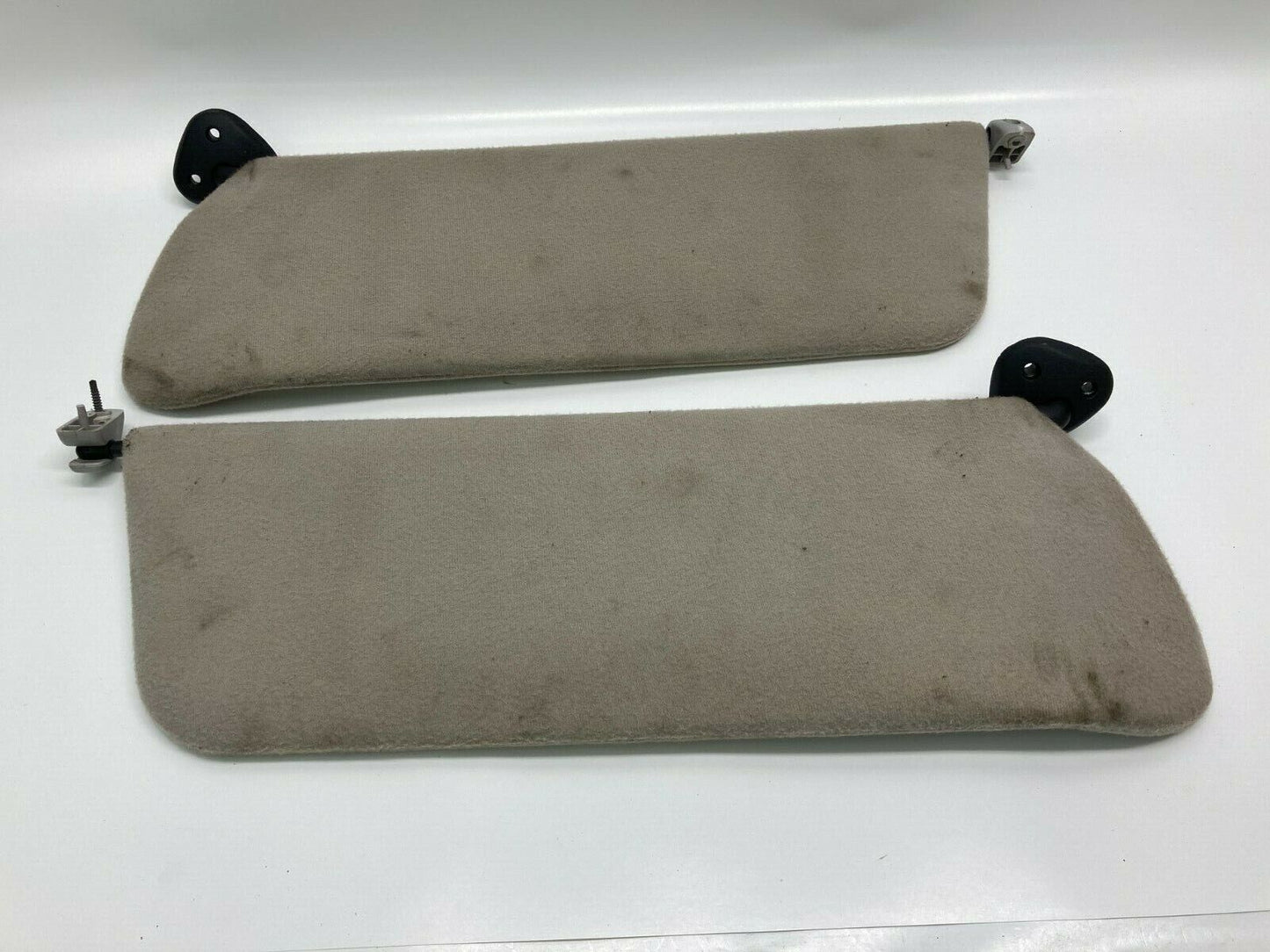 2004 2005 Chrysler Pacifica Sunvisor Sun Visor Shade Pair Set Left & Right OEM