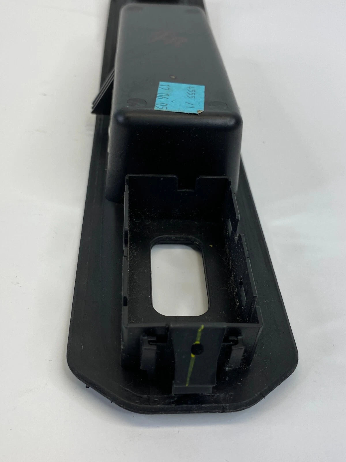 2004 2005 2006 CADILLAC SRX FRONT PASSENGER WINDOW SWITCH BEZEL 10299-JL467 OEM