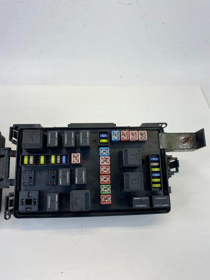 2005 Dodge Magnum 3.5L Fuse Box Relay Box Compartment w/ Cap 7140-1914-30 OEM