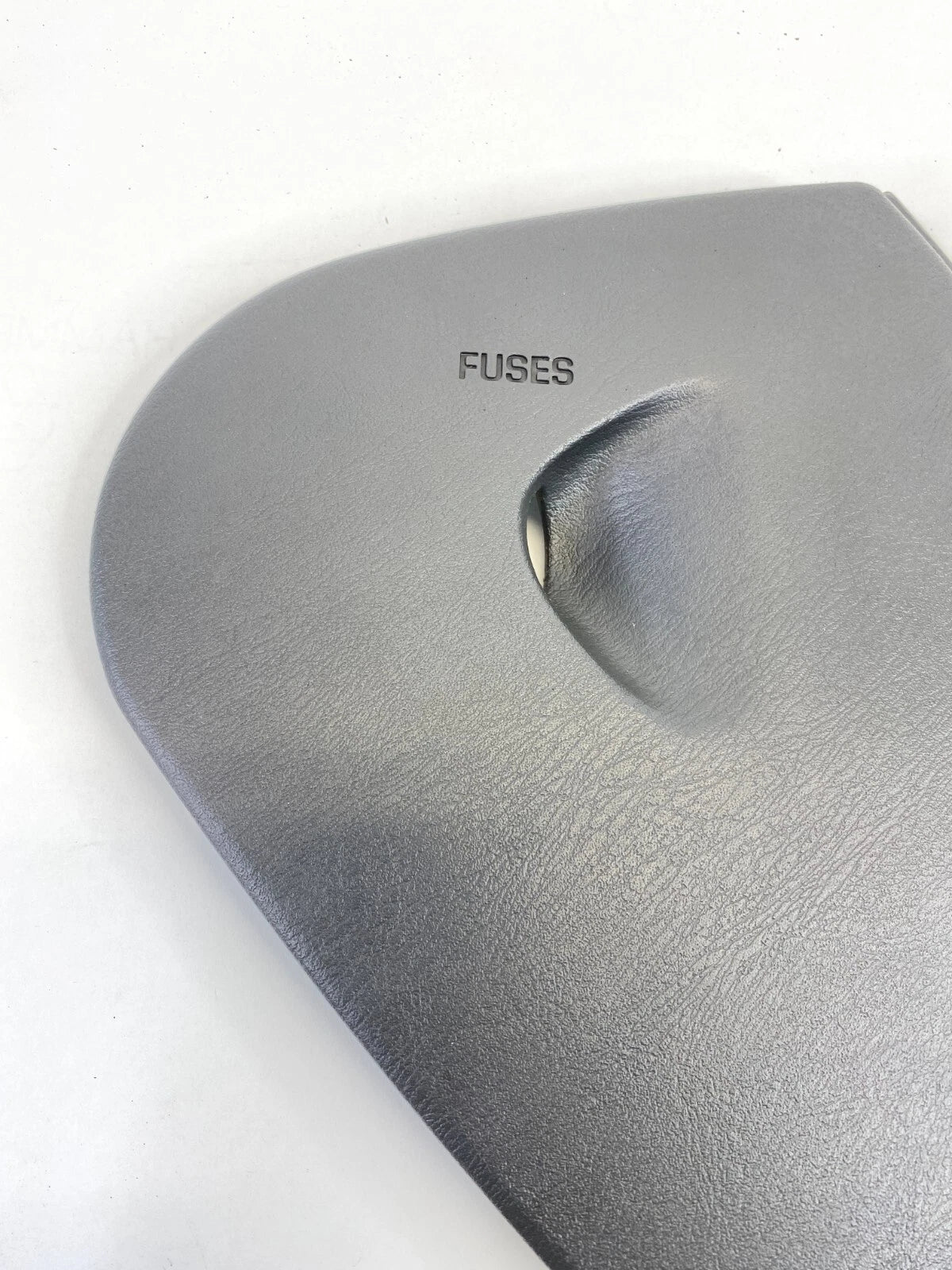 2001-2005 PONTIAC GRAND AM DASH RIGHT SIDE END CAP FUSE BOX COVER 222618850