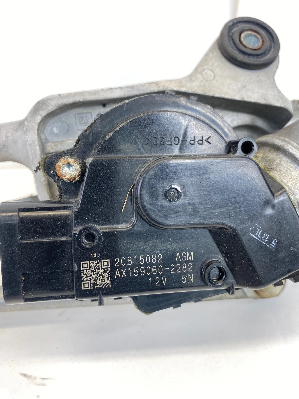 2010-2016 Buick LaCrosse Windshield Wiper Motor Transmission 20815082 OEM