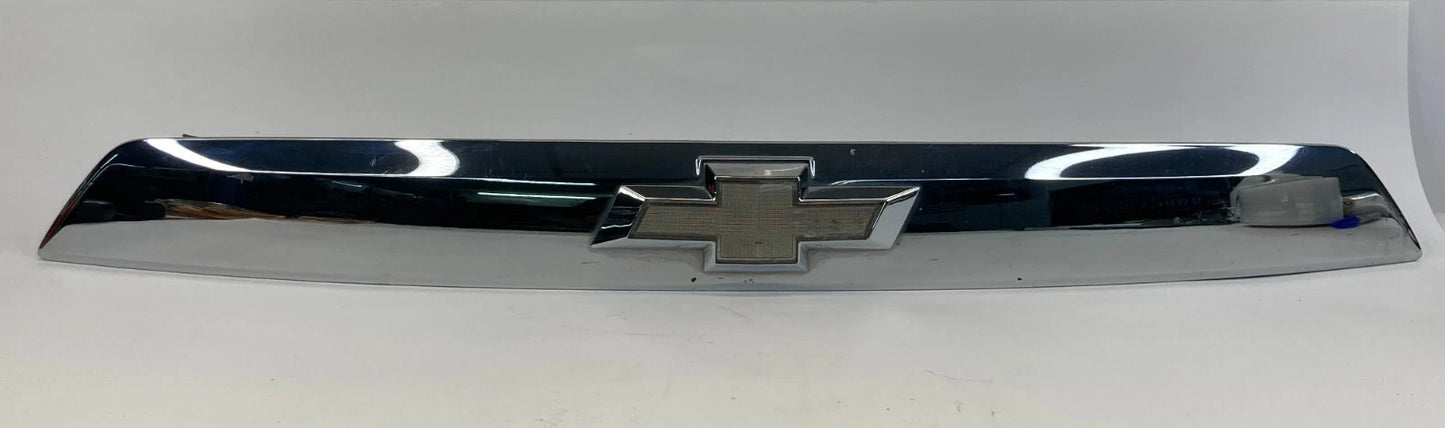 10-15 CHEVROLET EQUINOX W/O CAMERA TRUNK LIFTGATE APPLIQUE MOLDING 20881055 OEM