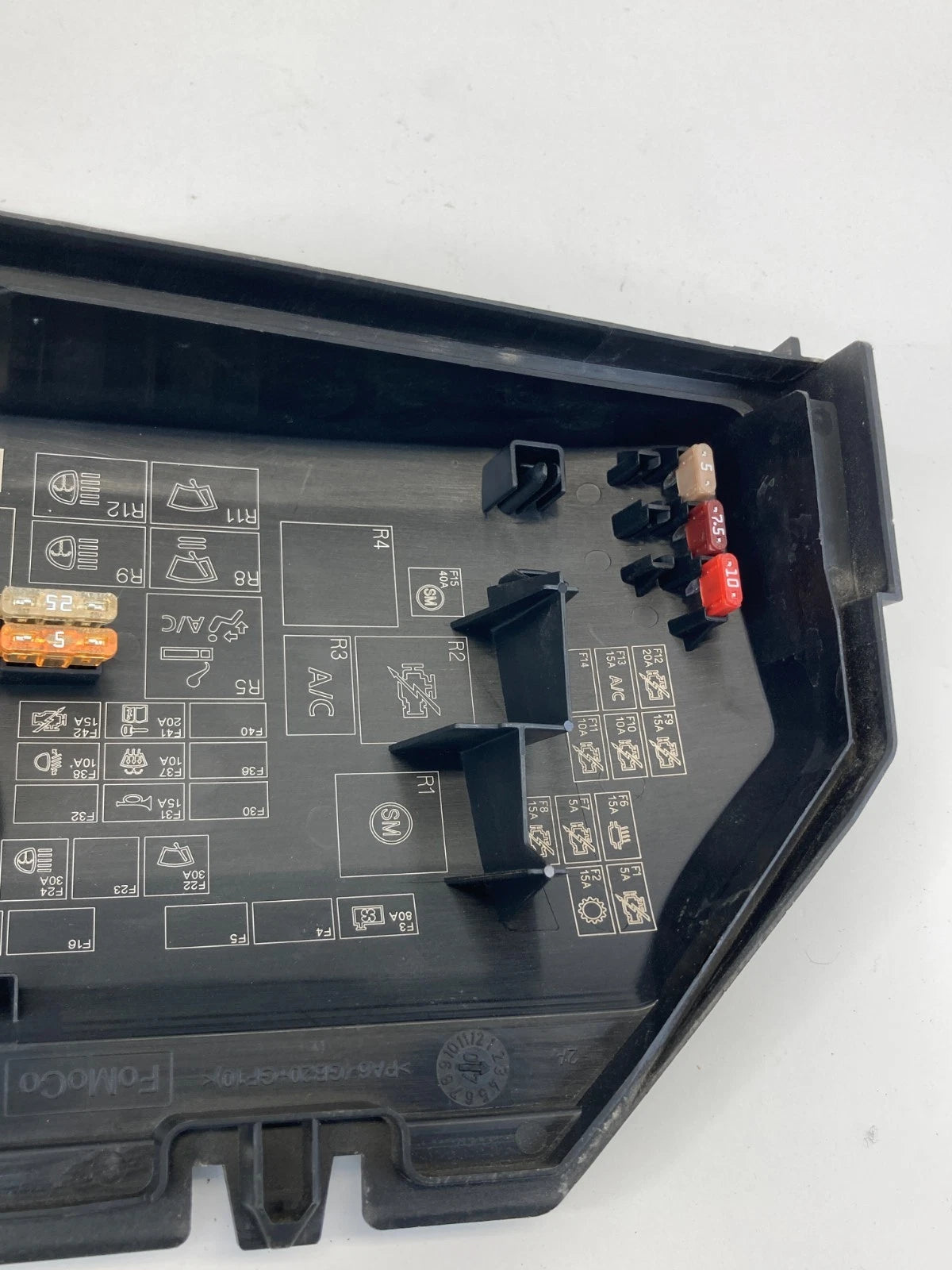 2008-2012 LAND ROVER LR2 3.2L ENGINE FUSE BOX LID COVER 6G9T-14A076-NA OEM