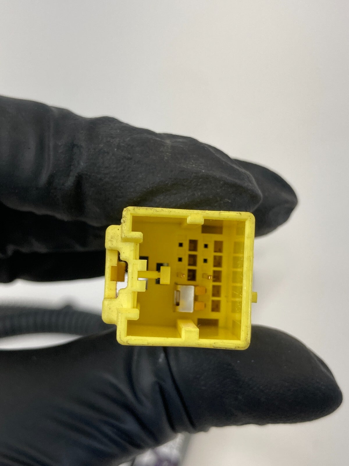 12-17 Hyundai Accent Hatchback Front Right Passenger Side Seat Belt Buckle OEM