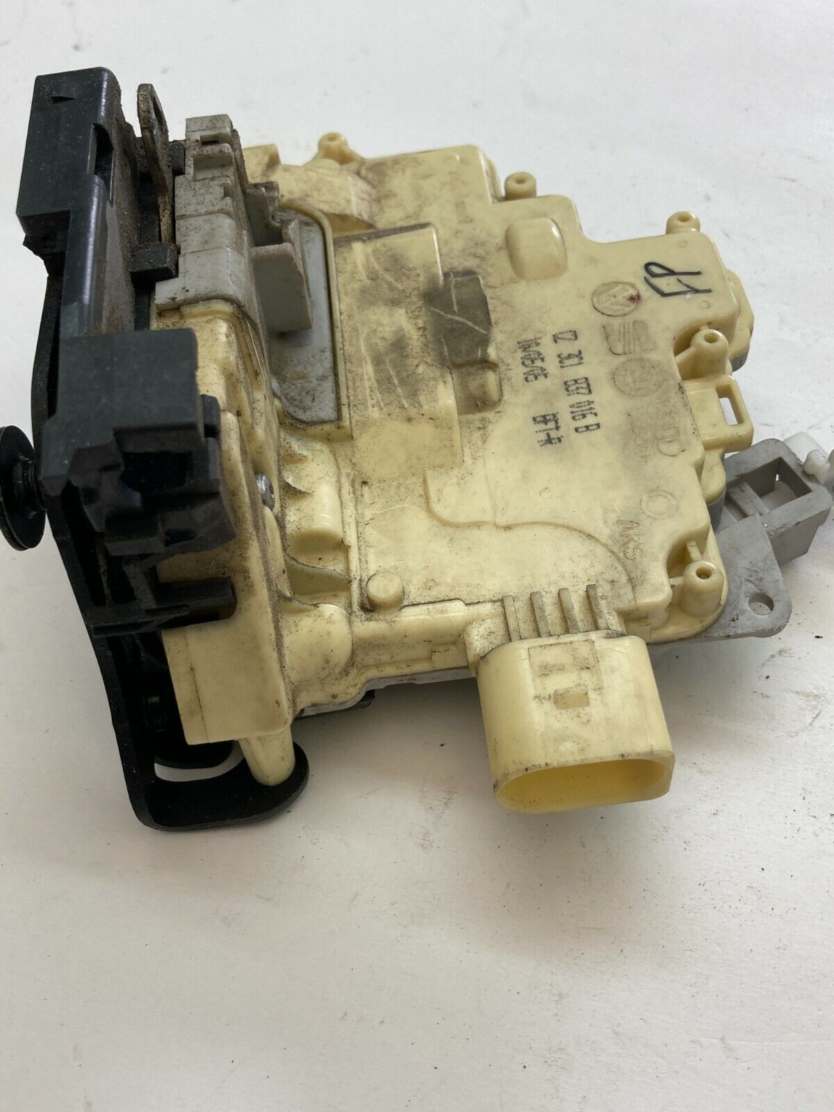 2006-2010 Volkswagen Passat Front Right Side Door Lock Latch Release Actuator