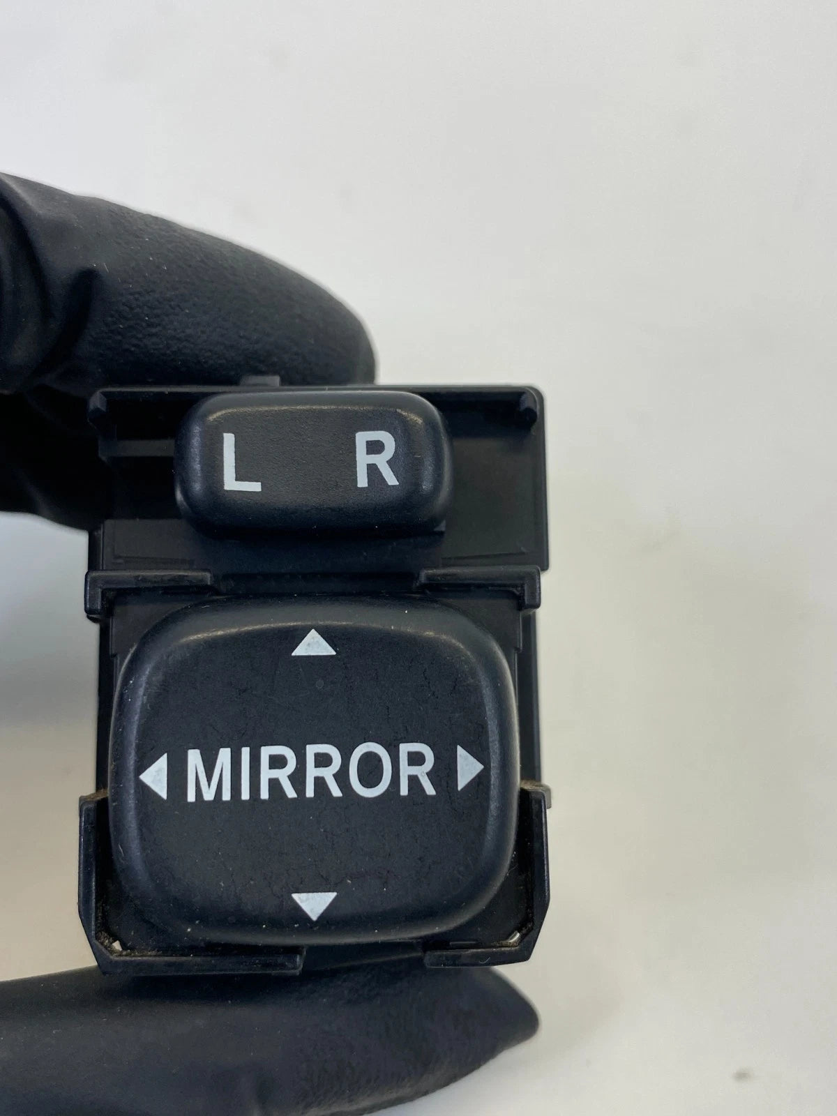 2004-2010 TOYOTA SIENNA SIDE DOOR MIRROR CONTROL SWITCH BUTTON LH RH 183652 OEM