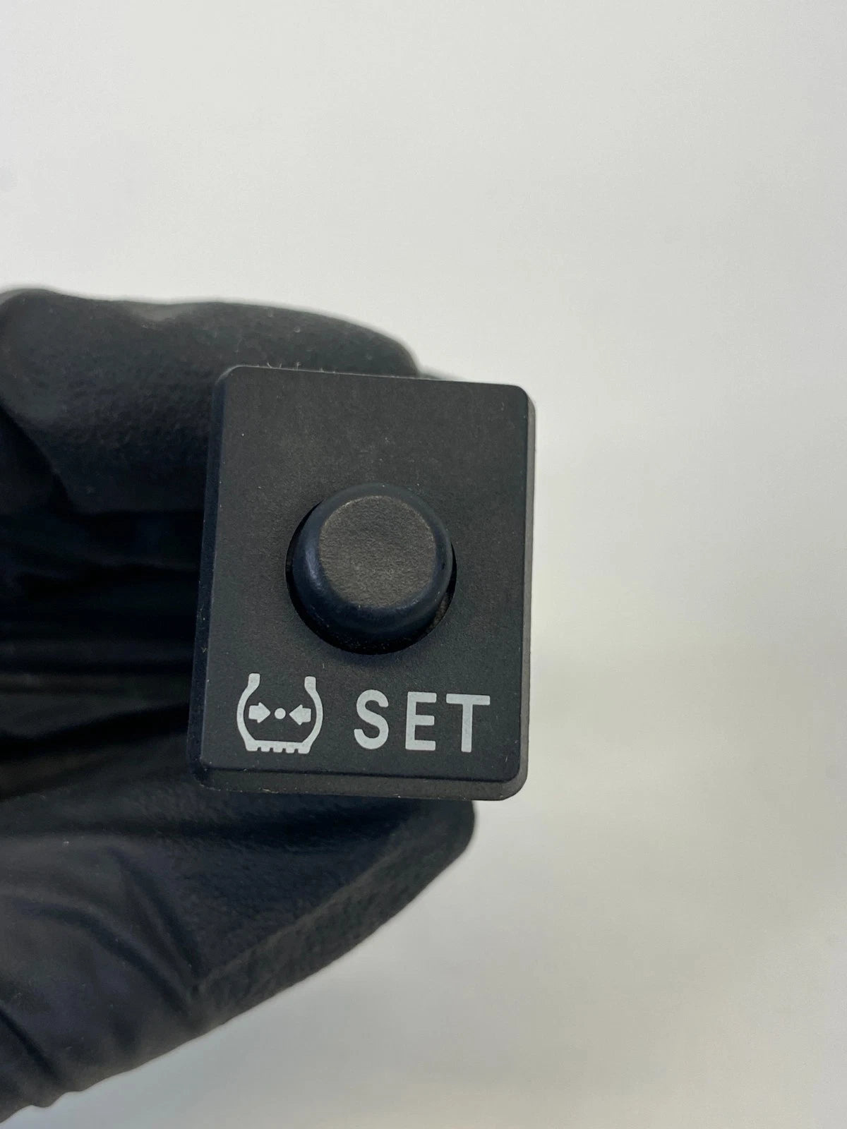 2004-2020 SIENNA COROLLA SET TIRE PRESSURE MONITORING RESET BUTTON SWITCH 15A644