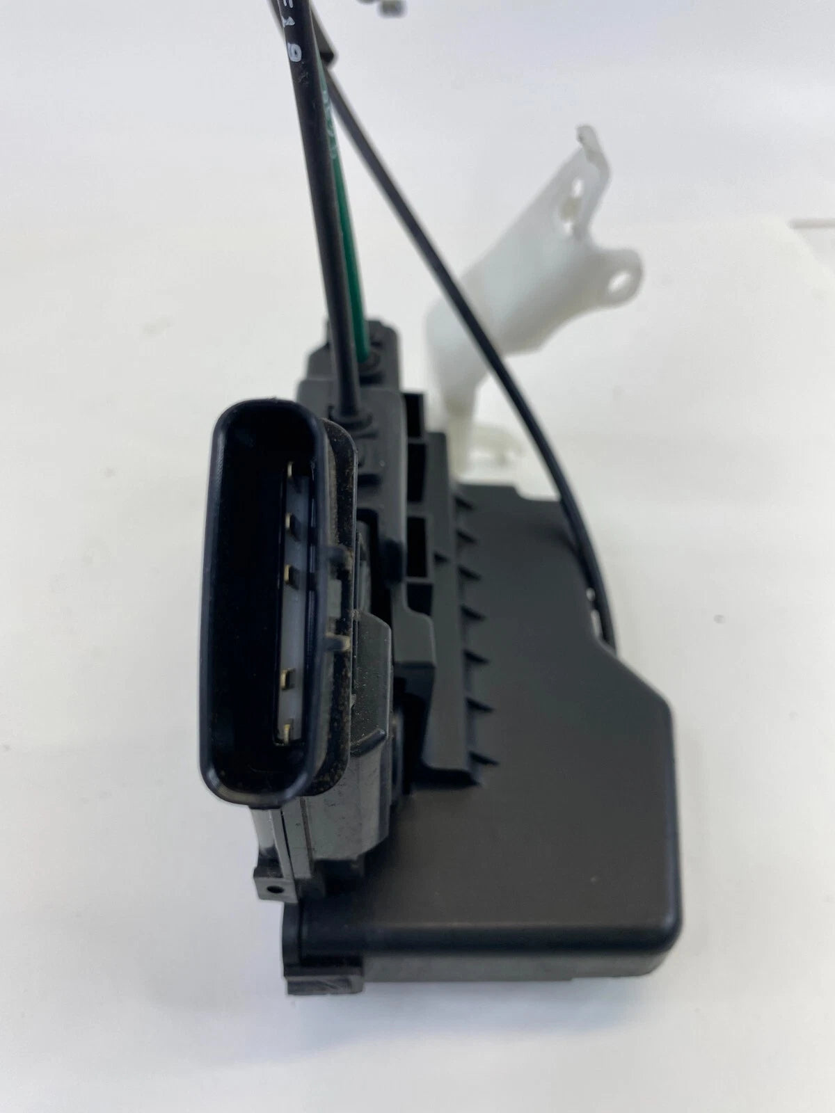 2009-2011 KIA BORREGO REAR LEFT SIDE DOOR LOCK ACTUATOR LATCH ASSEMBLY OEM