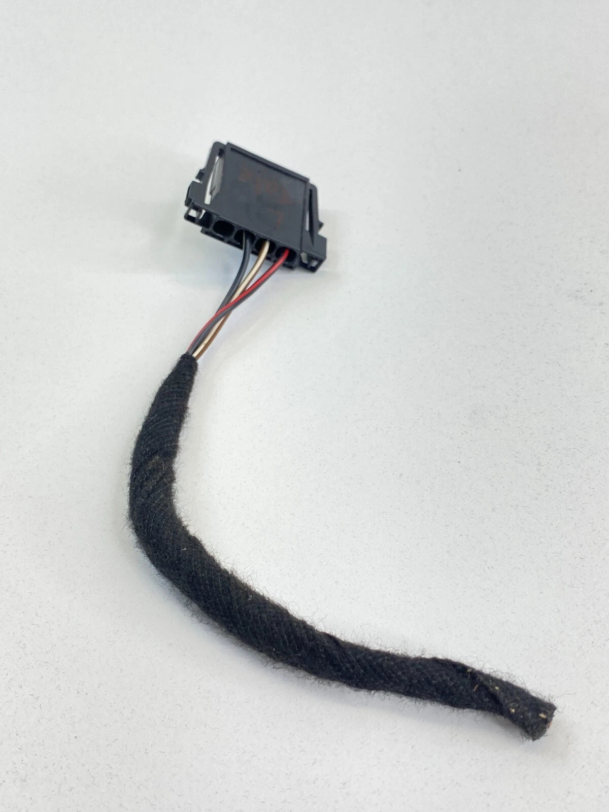 2005 MERCEDES-BENZ E500 REAR LEFT TAILIGHT LAMP RELAY PLUG CONNECTOR 0375453128