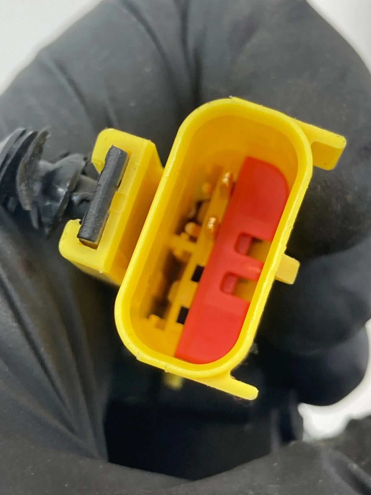 11-20 G CARAVAN TOWN & C RAM C/V FR RIGHT SIDE SEAT BELT RETRACTOR ZV681X9AF OEM