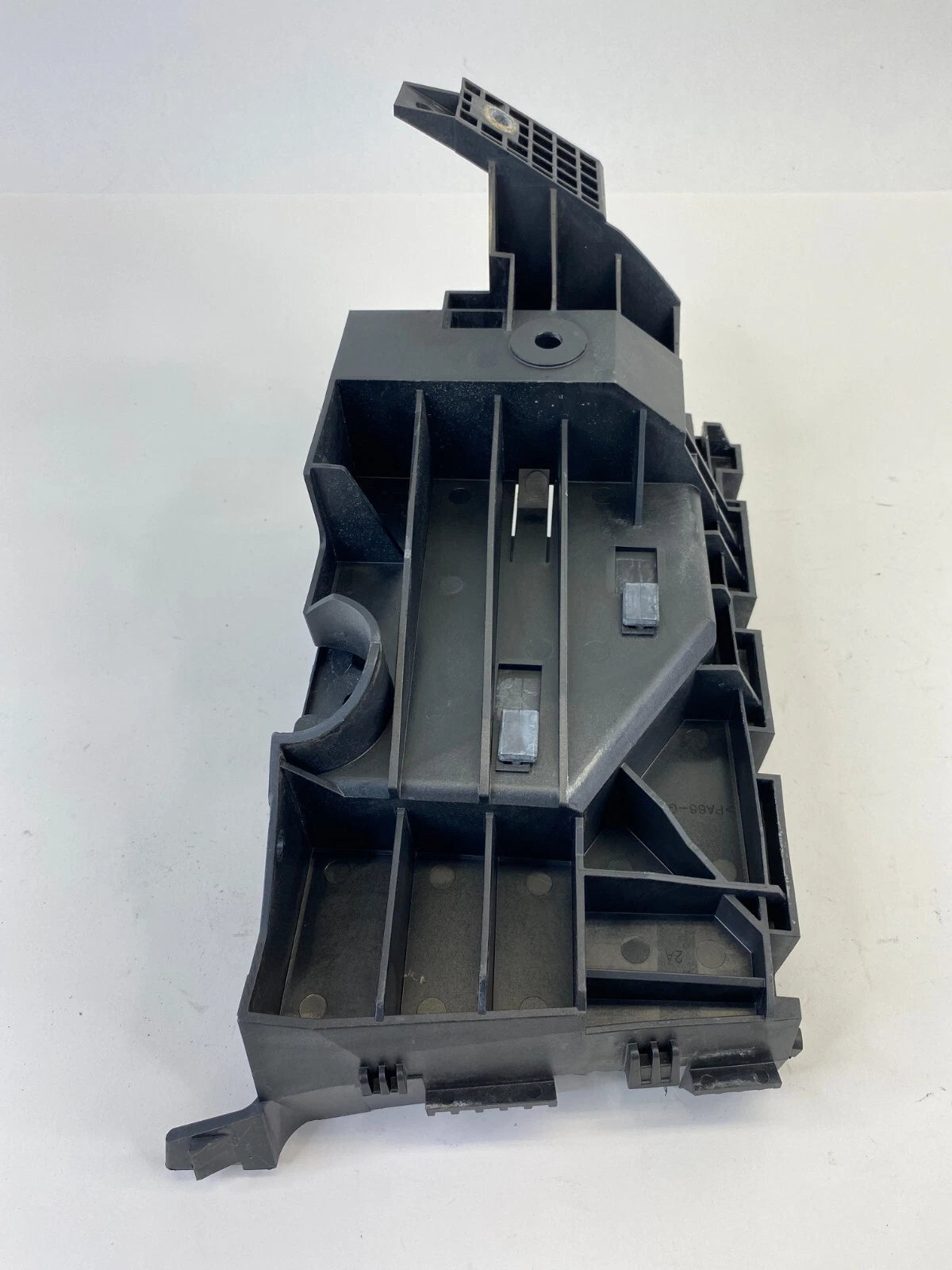 2013-2016 FORD FUSION SEDAN 2.5L ENGINE FUSE BOX MOUNT BRACKET DG9T-14A301AD OEM