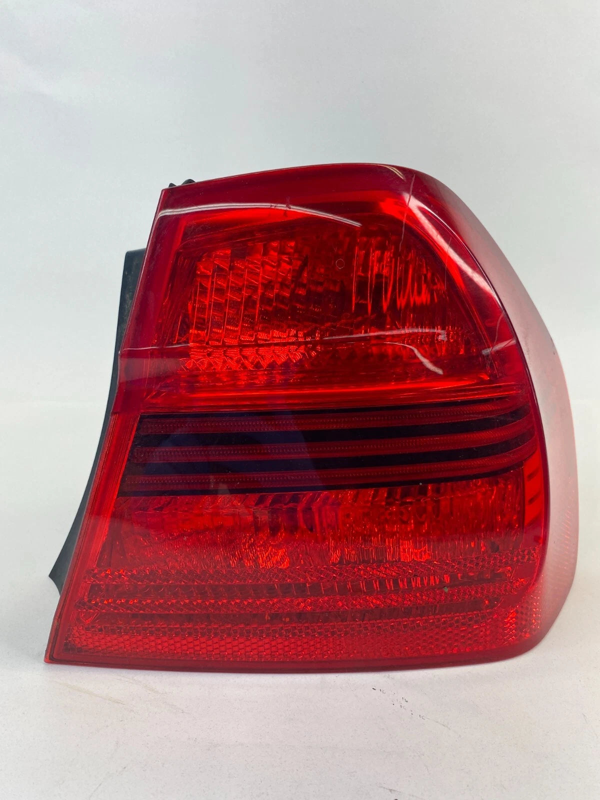 07 08 BMW 328I REAR RIGHT SIDE OUTER TAIL LIGHT TAILLIGHT TAIL LAMP I090028 OEM