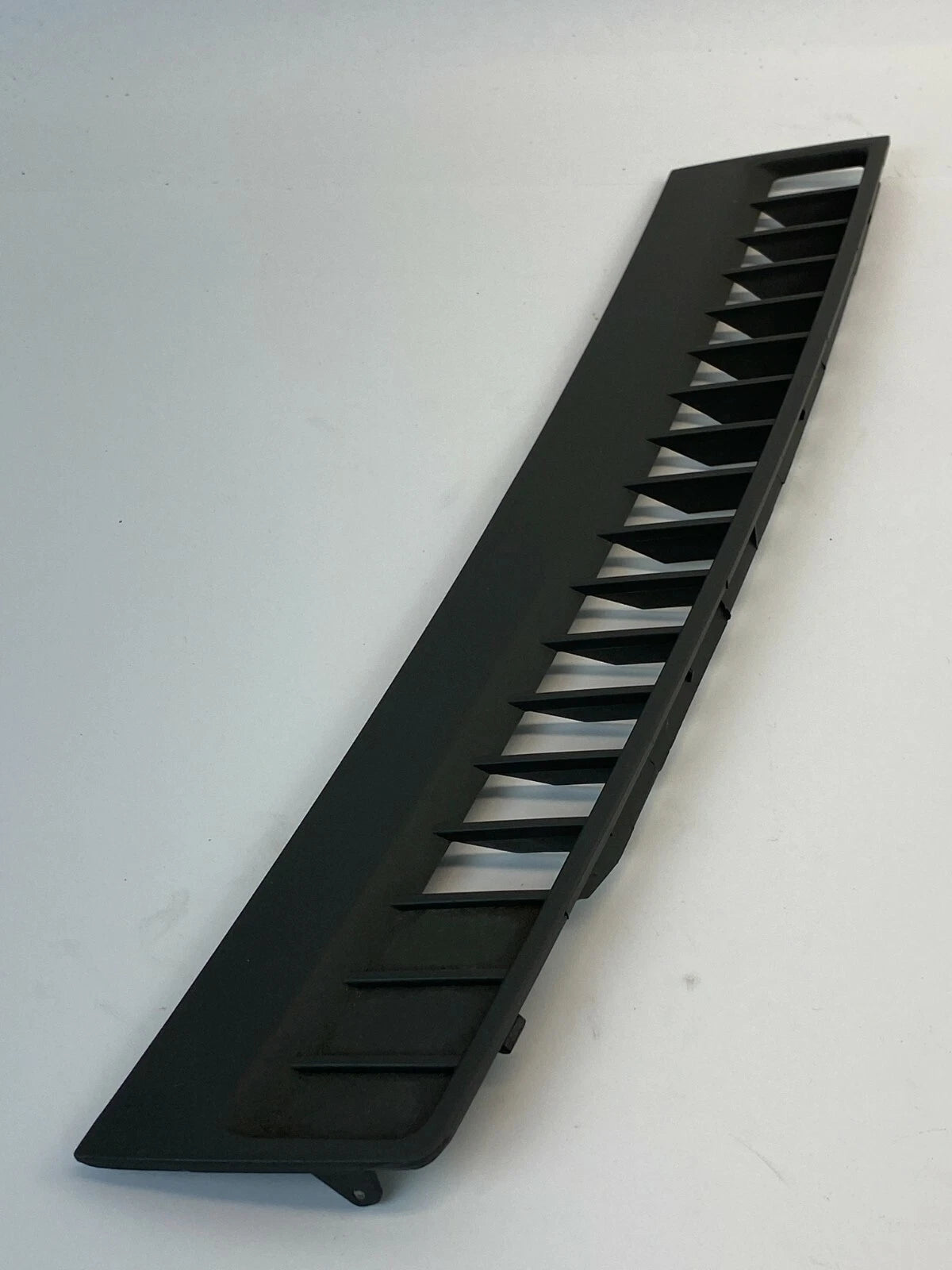 2005-2007 JEEP GRAND CHEROKEE UPPER RIGHT DASH DEFROST GARNISH VENT COVER TRIM