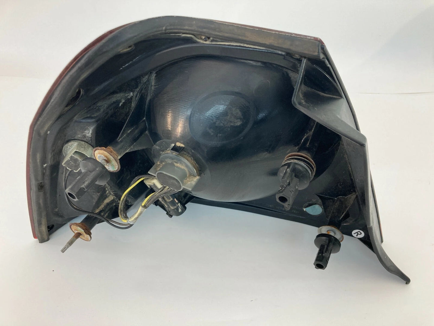 2000-2004 CHEVROLET IMPALA REAR RIGHT PASSENGER OUTER TAIL LIGHT 16525262 OEM