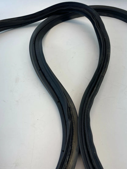 2005 06 07 08 09 FORD MUSTANG REAR TRUNK LID DECK RUBBER WEATHERSTRIP SEAL OEM