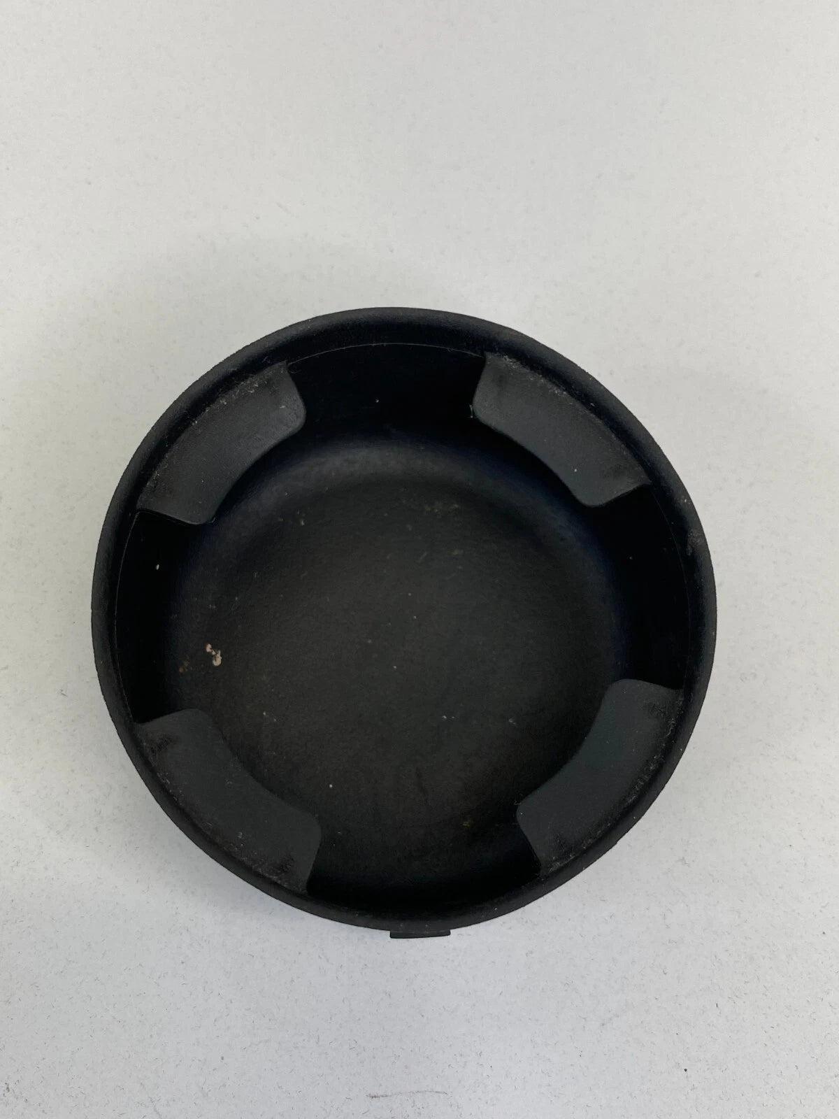 02-09 GMC ENVOY TRAILBLAZER CENTER CONSOLE CUP HOLDER RUBBER MAT INSERT DDD23949