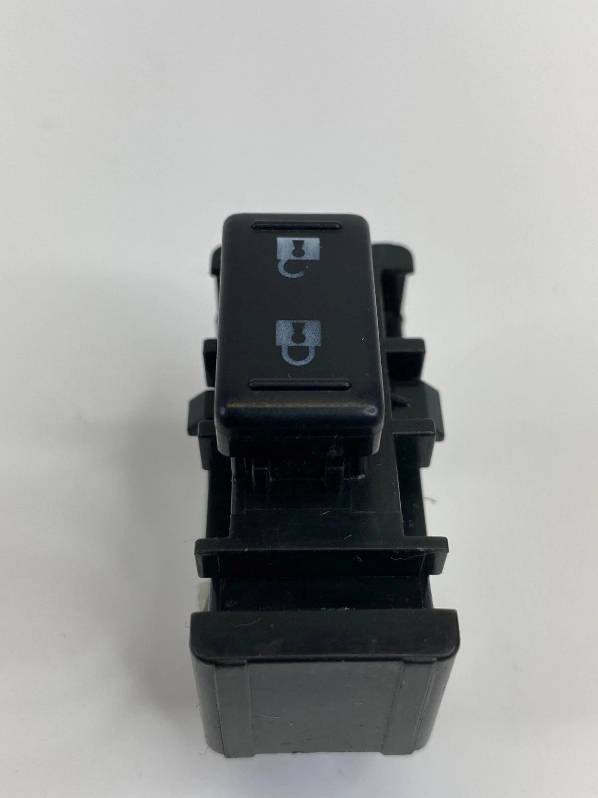 11-18 SUBARU FORESTER FRONT RIGHT PASSENGER SIDE DOOR LOCK CONTROL SWITCH OEM
