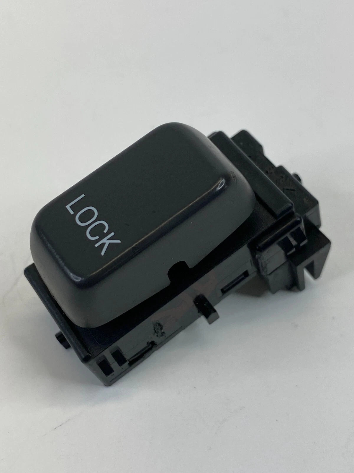 2000-2005 CADILLAC DEVILLE REAR RIGHT SIDE DOOR LOCK SWITCH ASSY 25664000 OEM