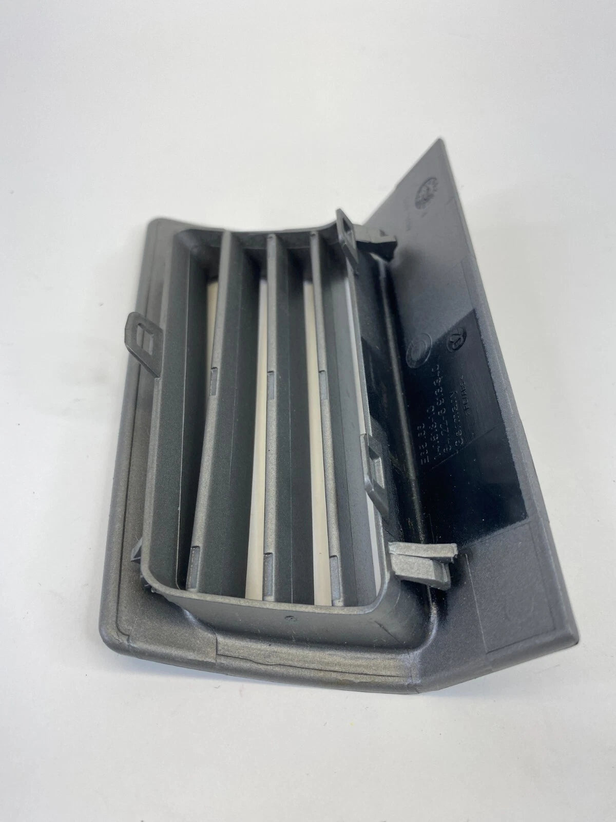 2002-2005 BMW 745I 745LI RIGHT PASSENGER B-PILLAR AIR VENT GRILLE 64226913340