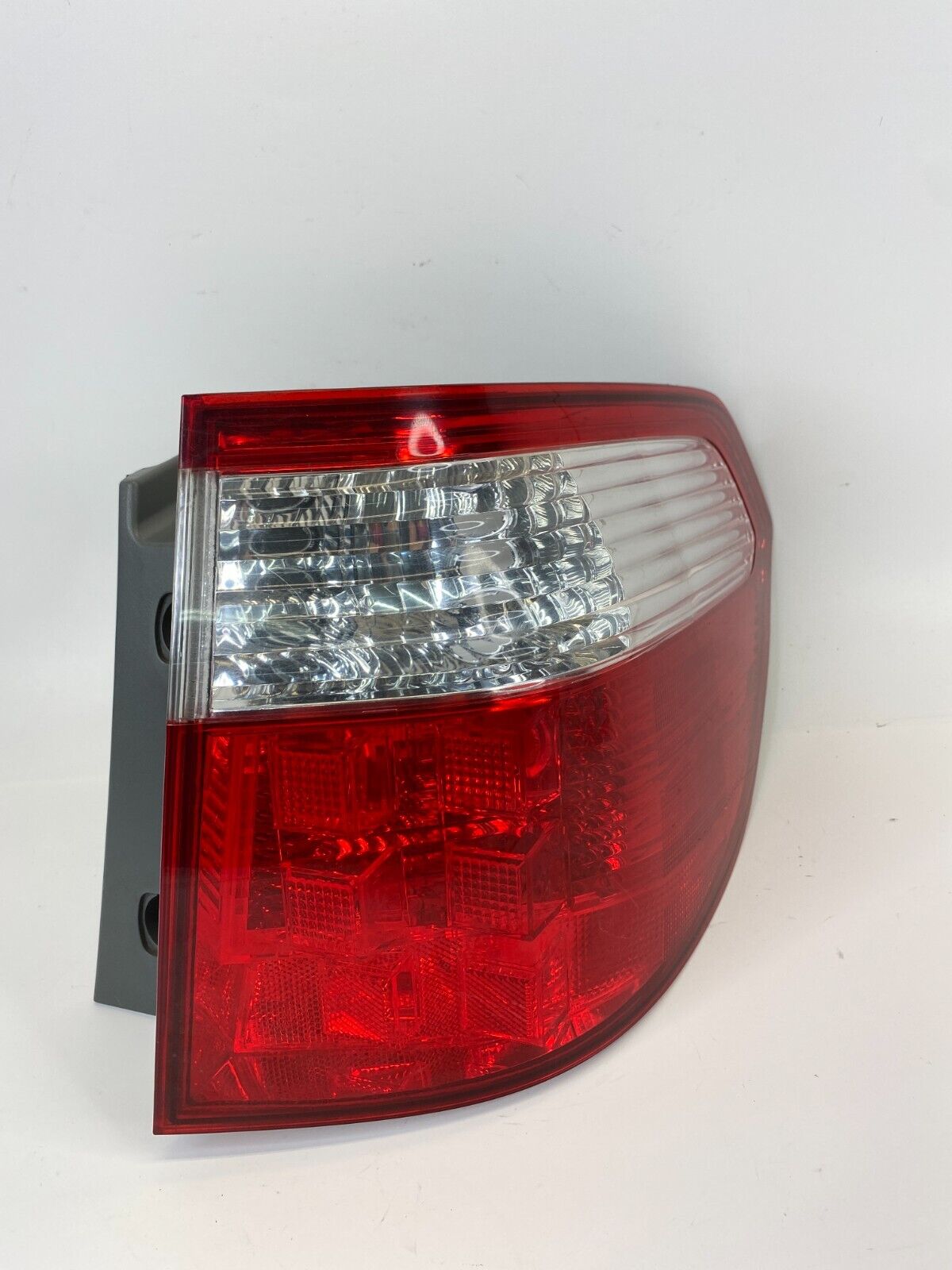 2005-2007 Honda Odyssey Rear Right Outer Liftgate Tail Light Taillight Assy OEM