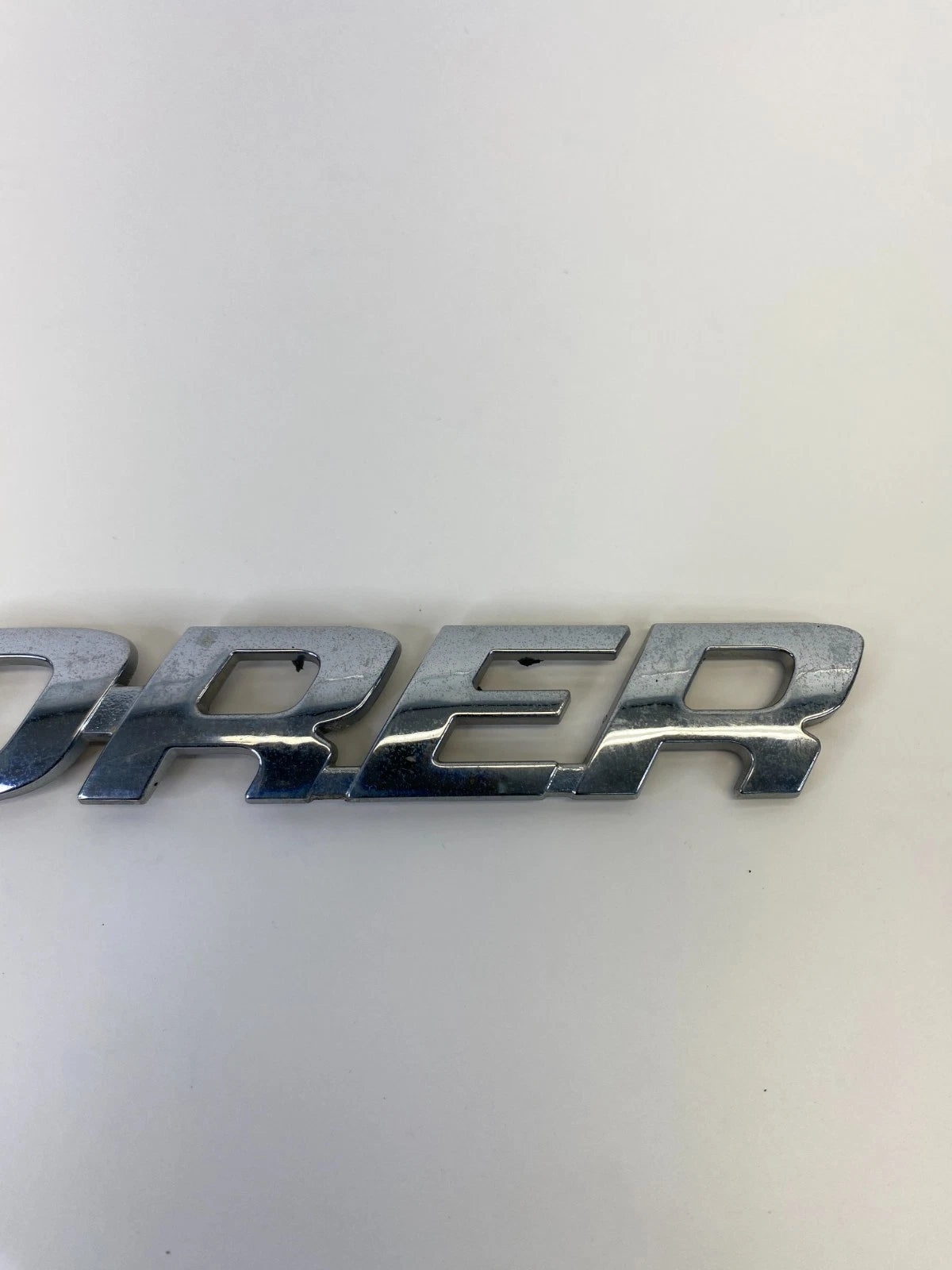 2002-2005 FORD EXPLORER REAR TRUNK LIFTGATE EMBLEM LOGO BADGE SYMBOL NAMEPLATE