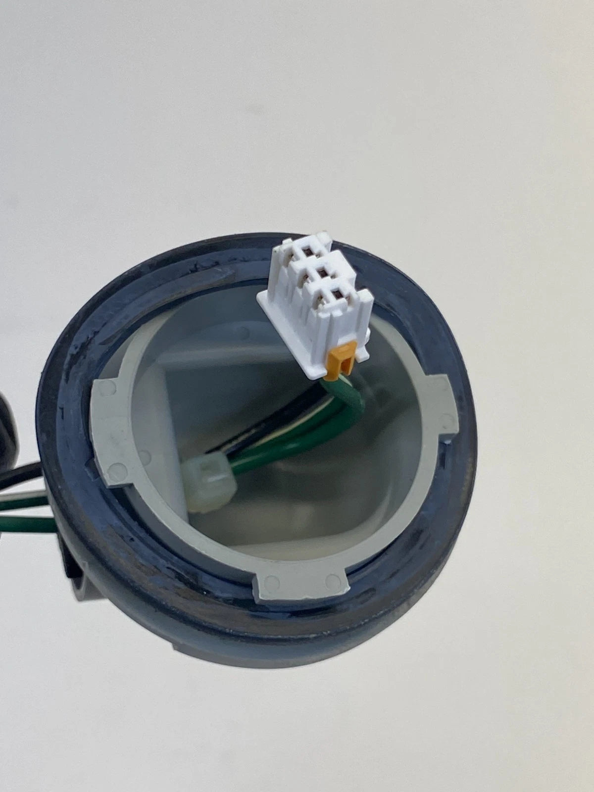 2011-2020 MITSUBISHI OUTLANDER SPORT REAR LICENSE PLATE LIGHT LAMP SOCKET OEM