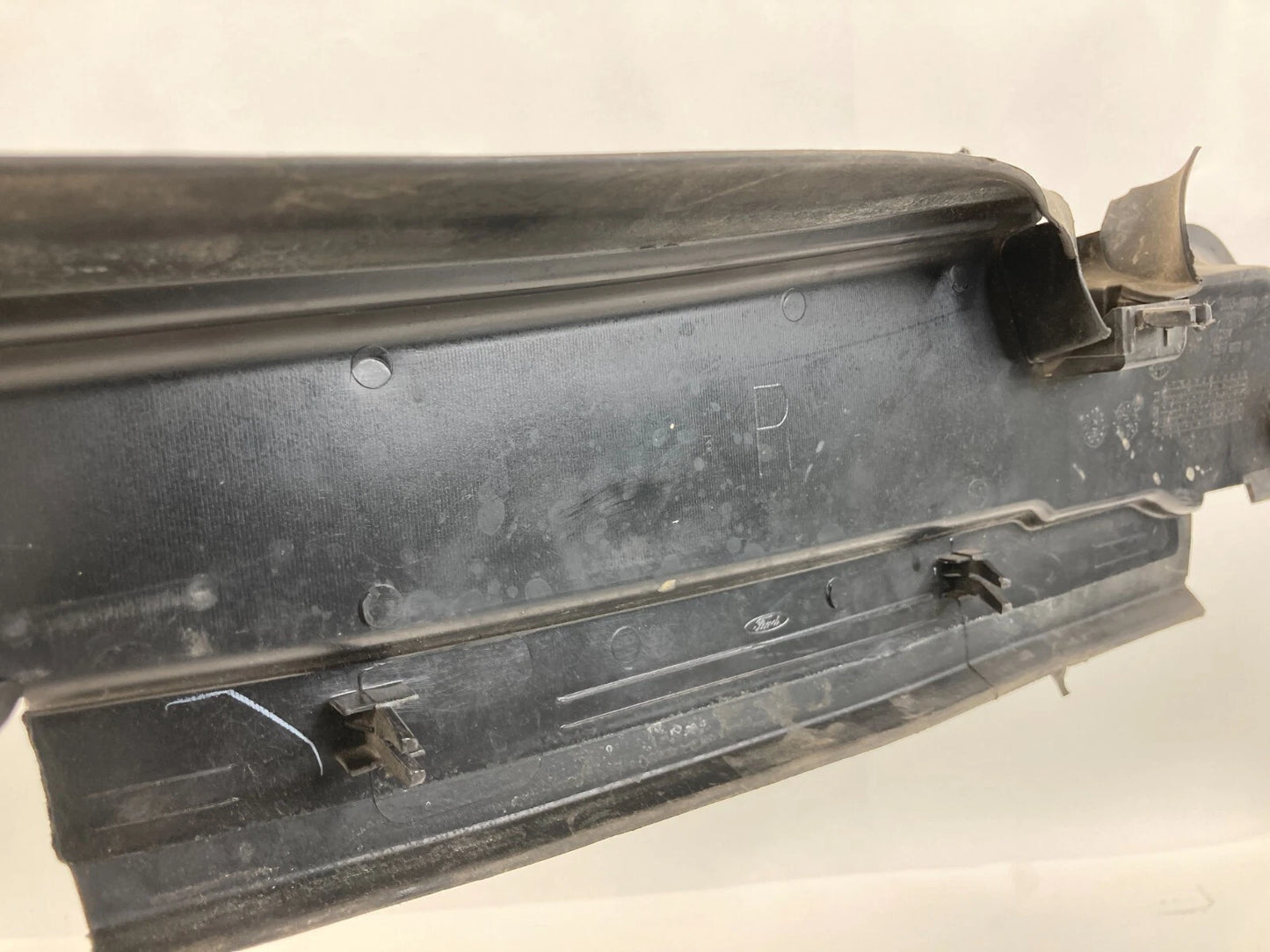 2011-2019 FORD EXPLORER FRONT RIGHT FENDER UPPER LEDGE TRIM LEDGE COVER BRACKET