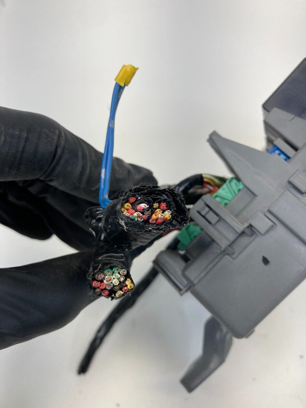 2005-2007 Honda Odyssey Interior Cabin Right Side Fuse Box Relay Junction Block