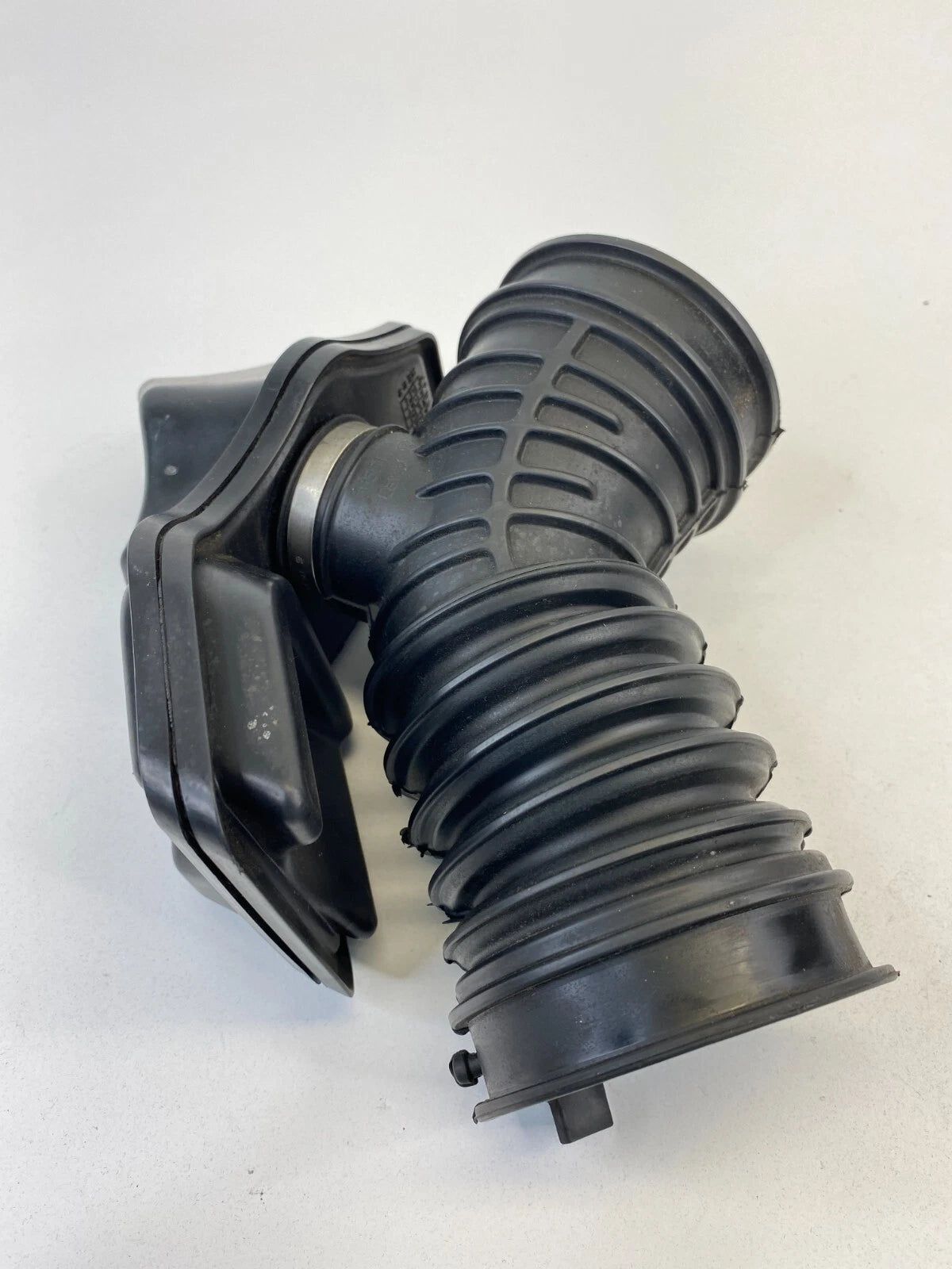 2014-2019 CHEVROLET IMPALA 2.5L AIR INTAKE DUCT HOSE UNIT OEM FACTORY 23113527