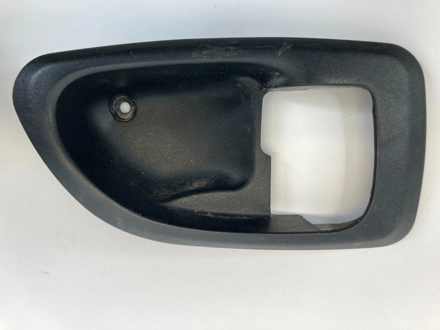 2000-2005 MITSUBISHI ECLIPSE RIGHT PASSENGER INTERIOR DOOR HANDLE COVER TRIM