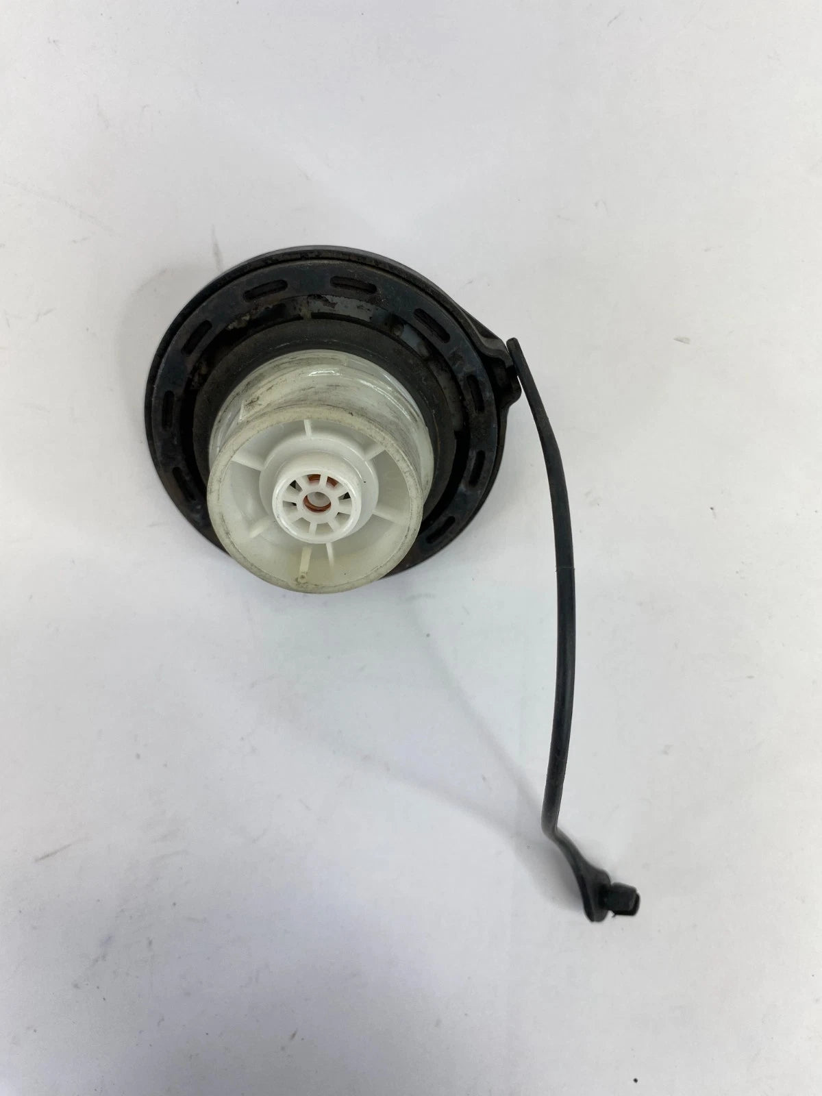 2007-2023 HYUNDAI SONATA 2007-2010 SANTA FE REAR FUEL TANK FILLER GAS CAP OEM