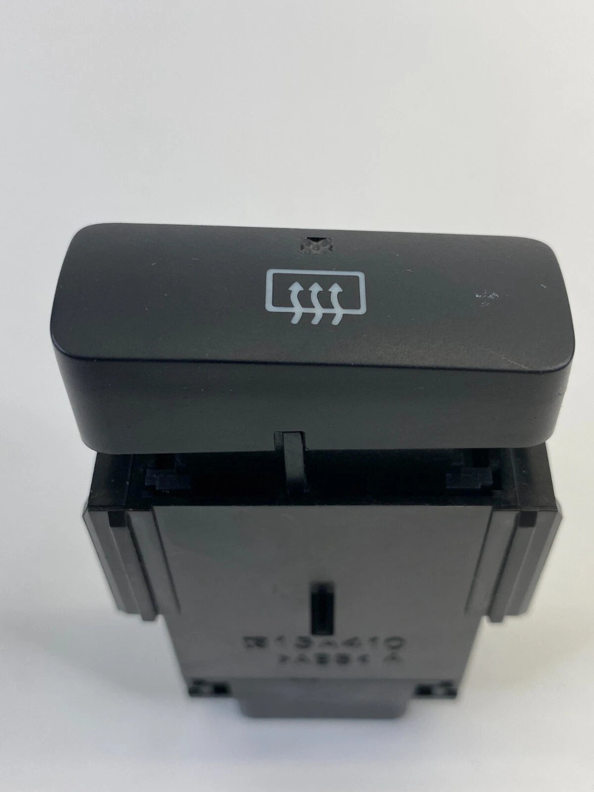 2003-2008 TOYOTA COROLLA REAR WINDSHIELD DEFROST SWITCH R15A410 OEM