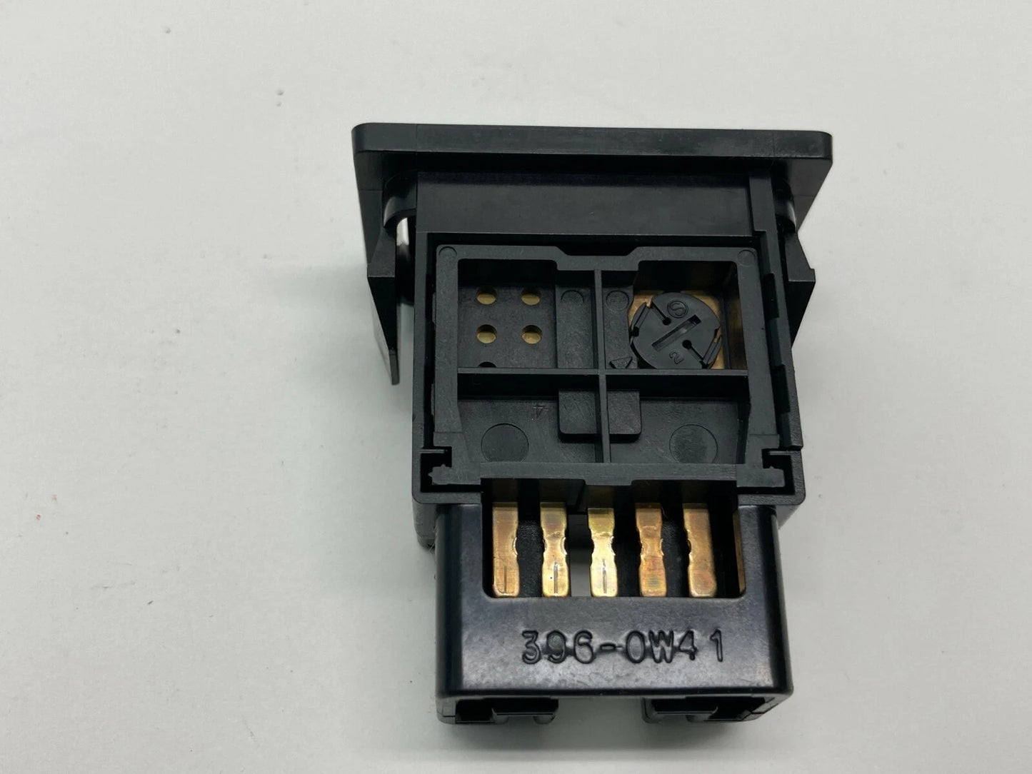 03 04 05 06 07 08 PONTIAC VIBE TRUNK RELEASE OPENER CONTROL SWITCH BUTTON 153693