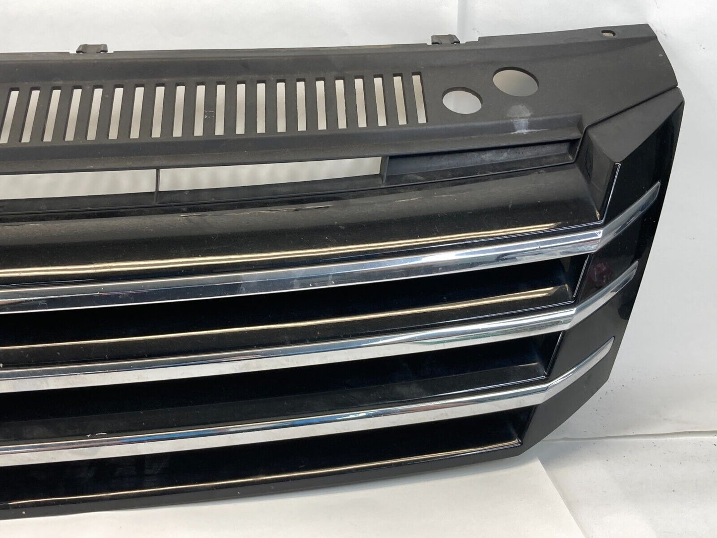 12-15 Volkswagen Passat Front Bumper Center Grill Grille w/ Emblem 561853651A