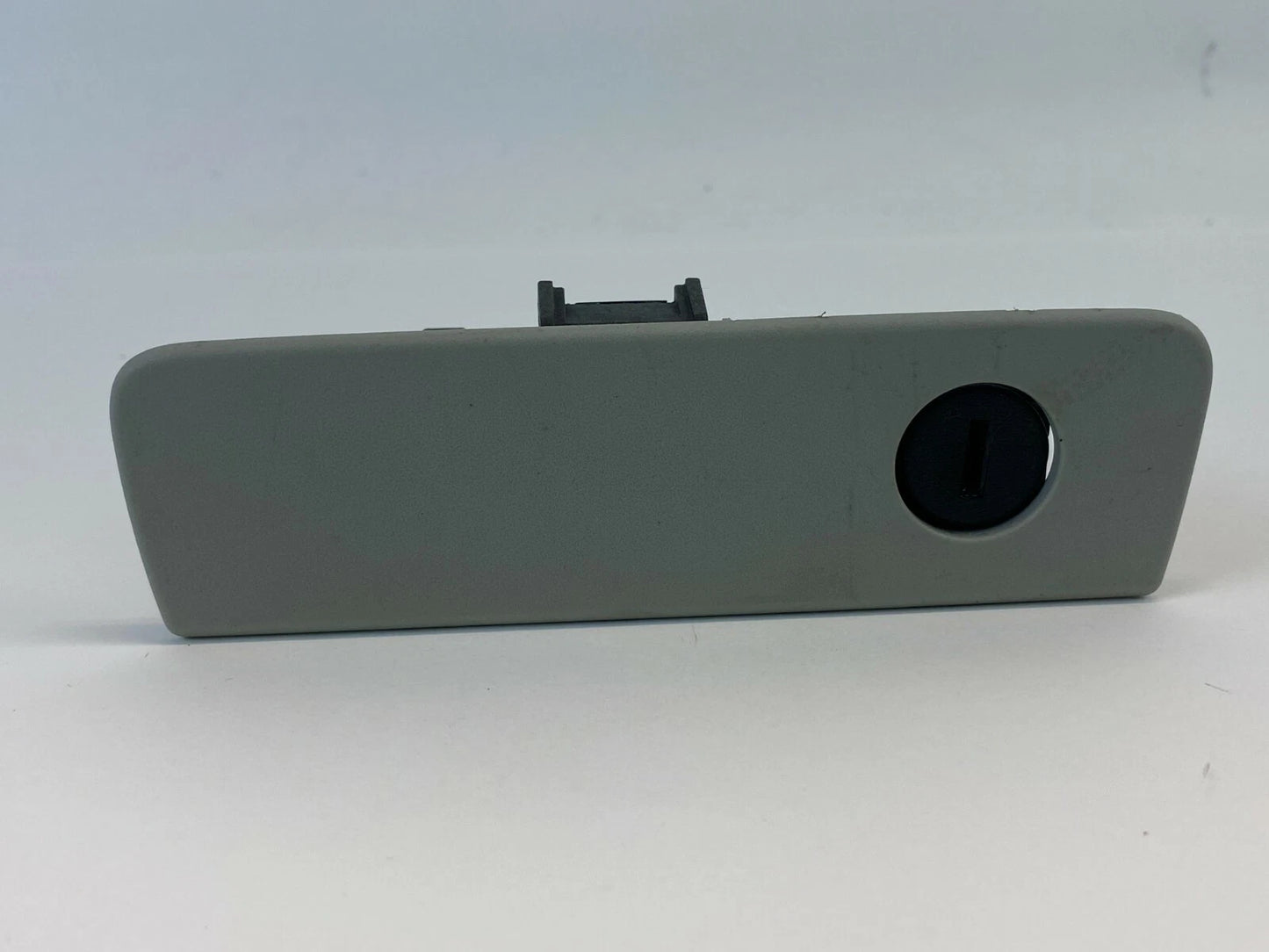 2009-2014 VOLKSWAGEN ROUTAN GLOVE BOX STORAGE COMPARTMENT HANDLE LATCH MECHANISM