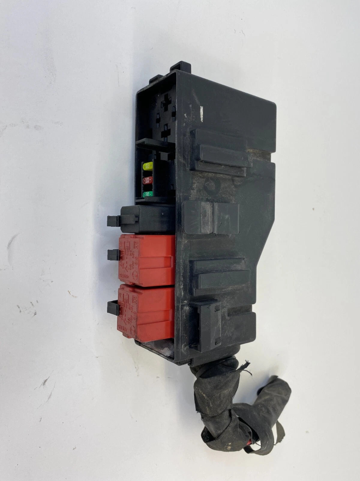 03-11 SAAB 9-3 SEDAN ENGINE FUSE BOX RELAY MODULE GROMMET BRACKET 12788777 OEM