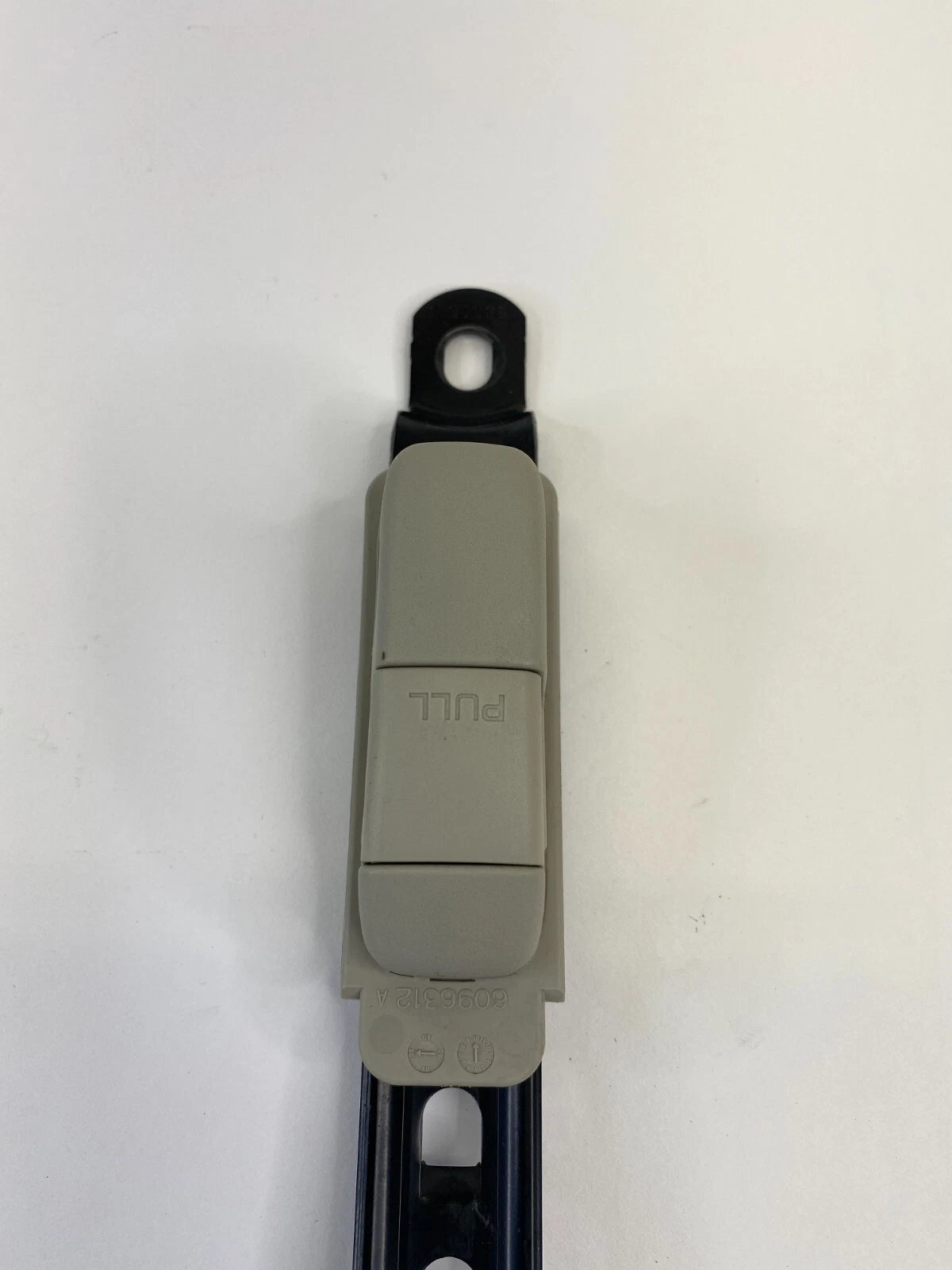 2008-2013 NISSAN ROGUE FRONT RIGHT PASSENGER SIDE SEAT BELT HEIGHT ADJUSTER OEM