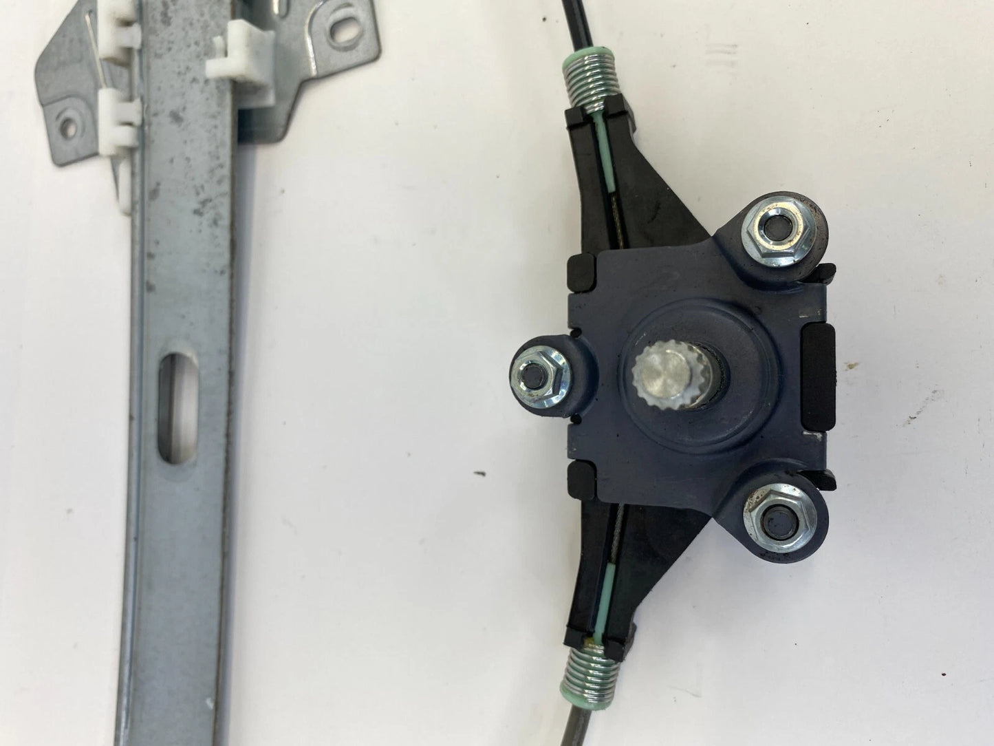 2006-2011 HYUNDAI ACCENT SEDAN FRONT RIGHT PASSENGER WINDOW REGULATOR ASSEMBLY
