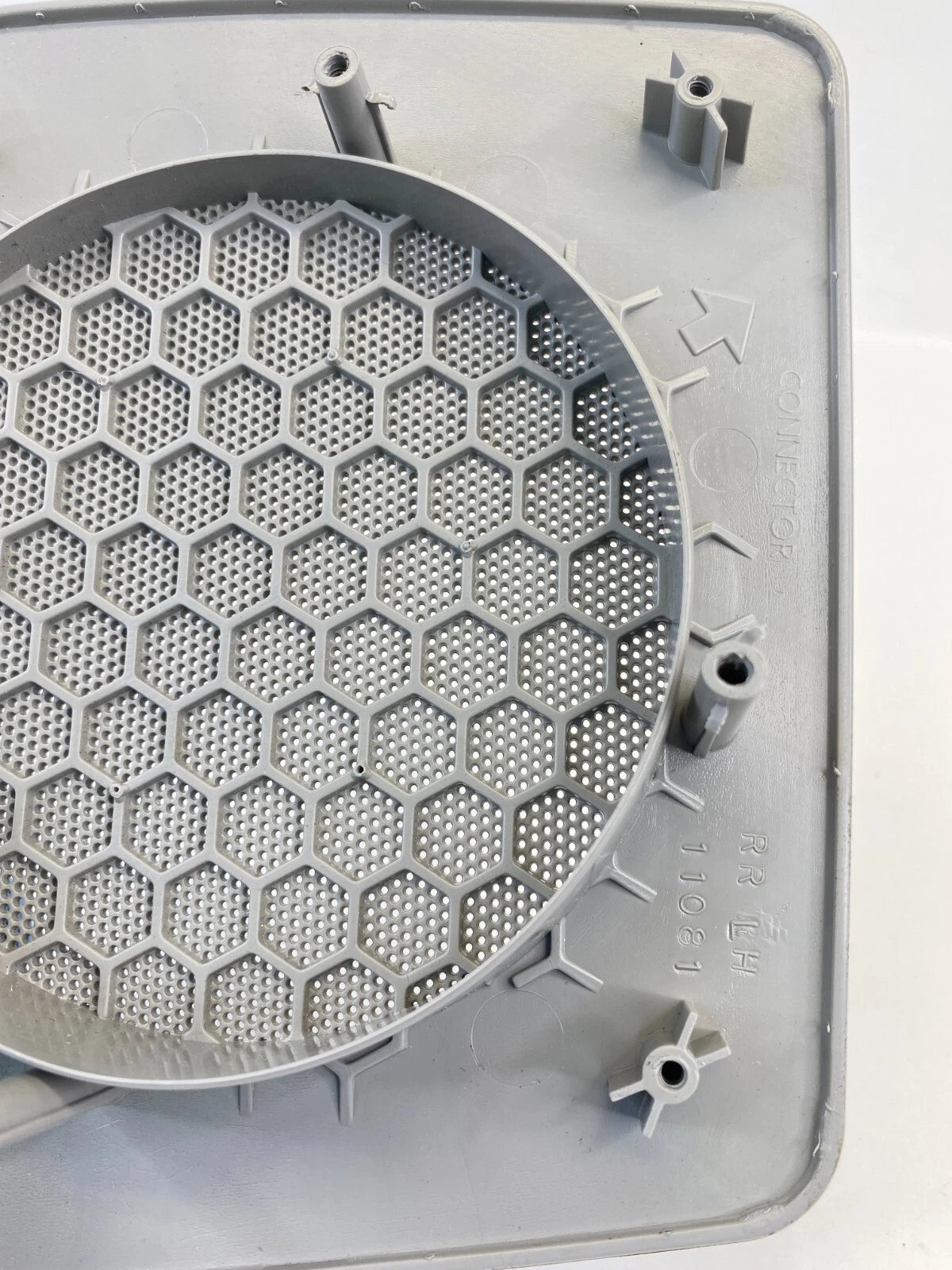 2004 2005 CADILLAC SRX SUV 4-DR REAR LEFT DOOR SPEAKER COVER GRILLE RR-LH-11081