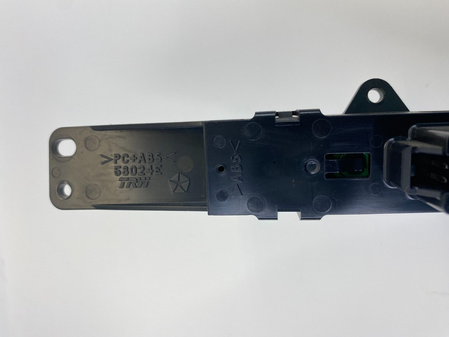 05-07 Chrysler Town & Country Dash Hazard Light Control Switch 05134628AA OEM