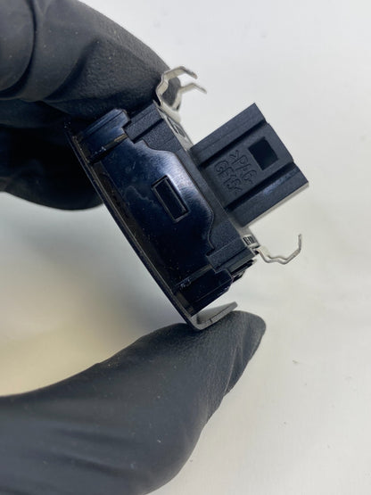 2012-2019 Volkswagen Passat Front Dash Sunloand Light Control Sensor 561-907-539