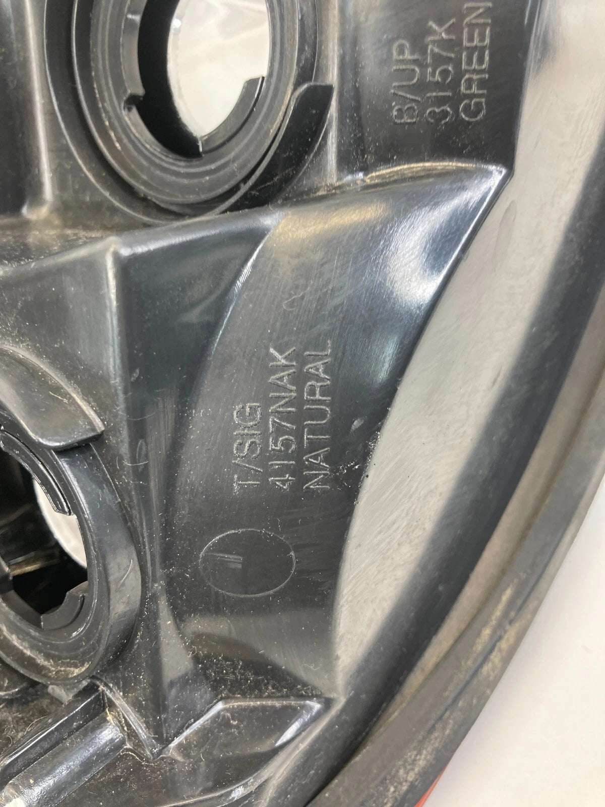 2008-2010 SATURN VUE REAR RIGHT SIDE QUARTER PANNEL MOUNTED TAIL LIGHT TAILLIGHT