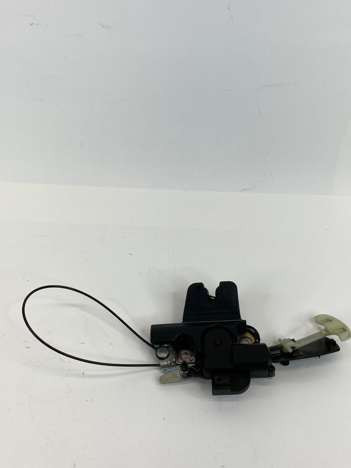 2007 2008 Infiniti G35 Sedan Base Rear Trunk Lock Latch Release Actuator OEM