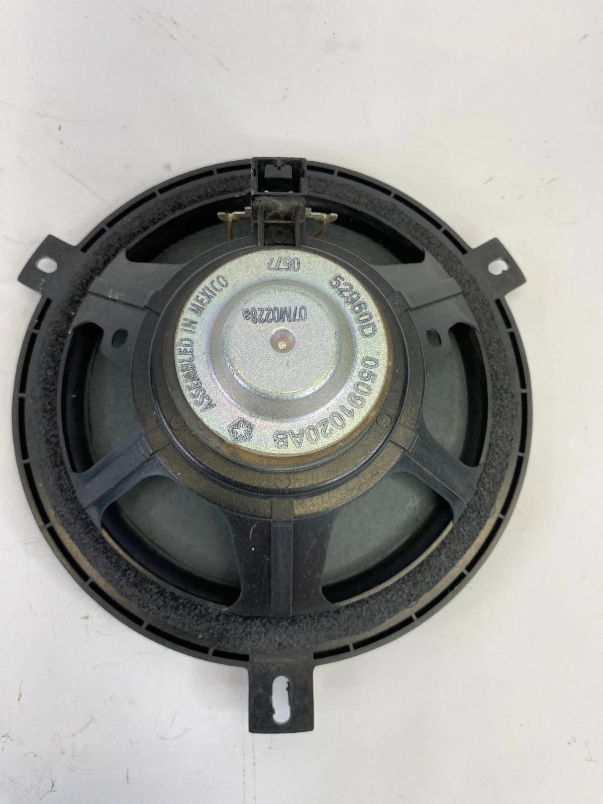 02-07 JEEP LIBERTY LEFT OR RIGHT REAR OR FRONT DOOR AUDIO SPEAKER 05091020AB OEM