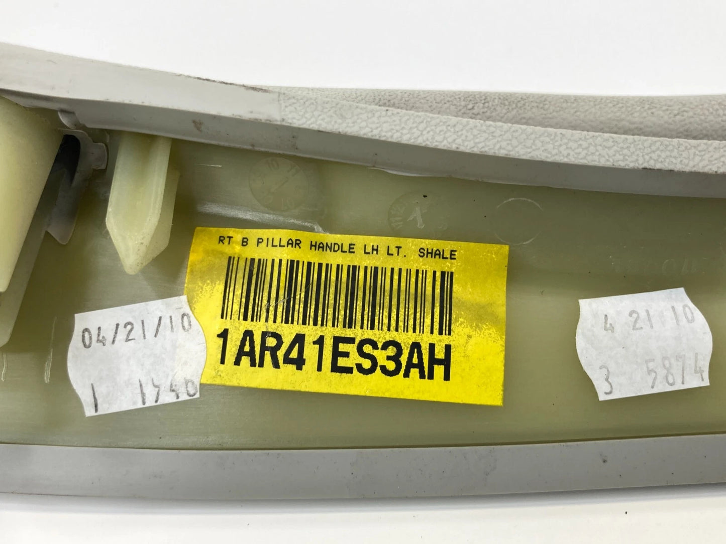 2009-2014 VOLKSWAGEN ROUTAN REAR LEFT B-PILLAR GRIP GRAB HANDLE 1AR41ES3AH