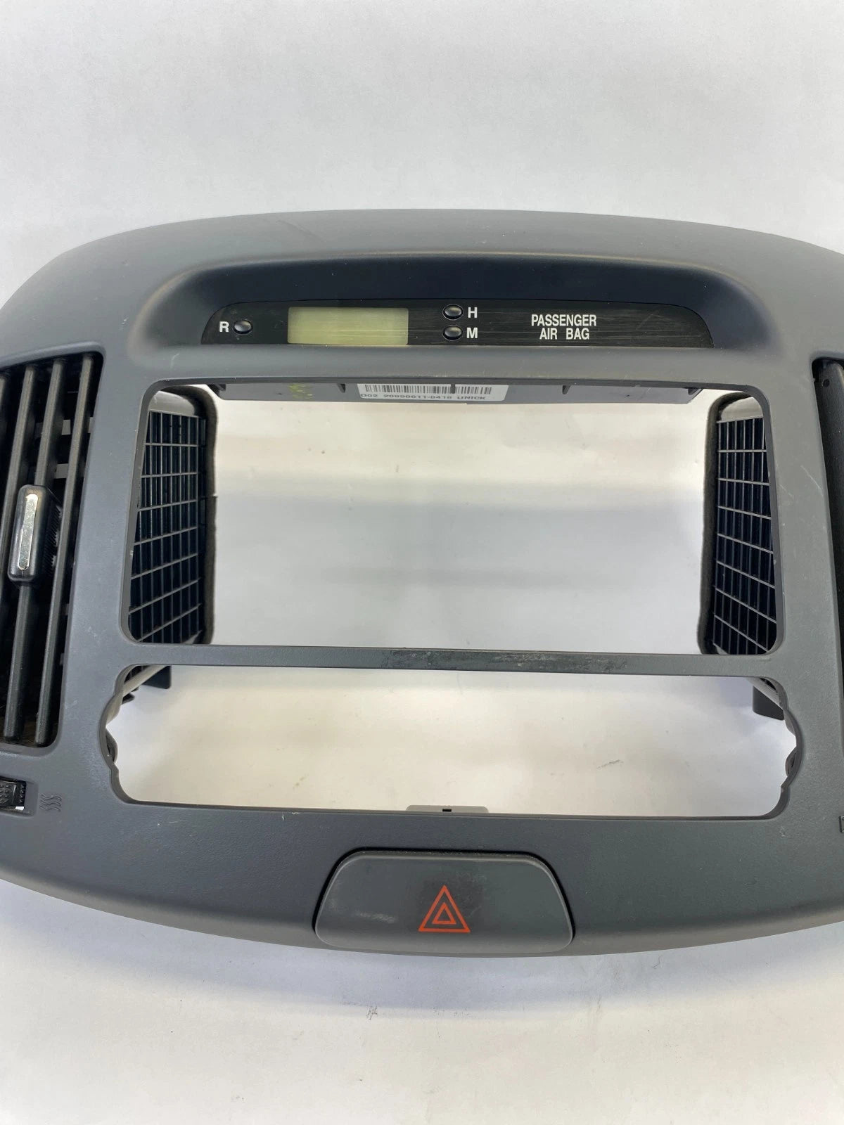 07-10 HYUNDAI ELANTRA DASH RADIO BEZEL AC AIR VENT TRIM W/ DIGITAL CLOCK OEM
