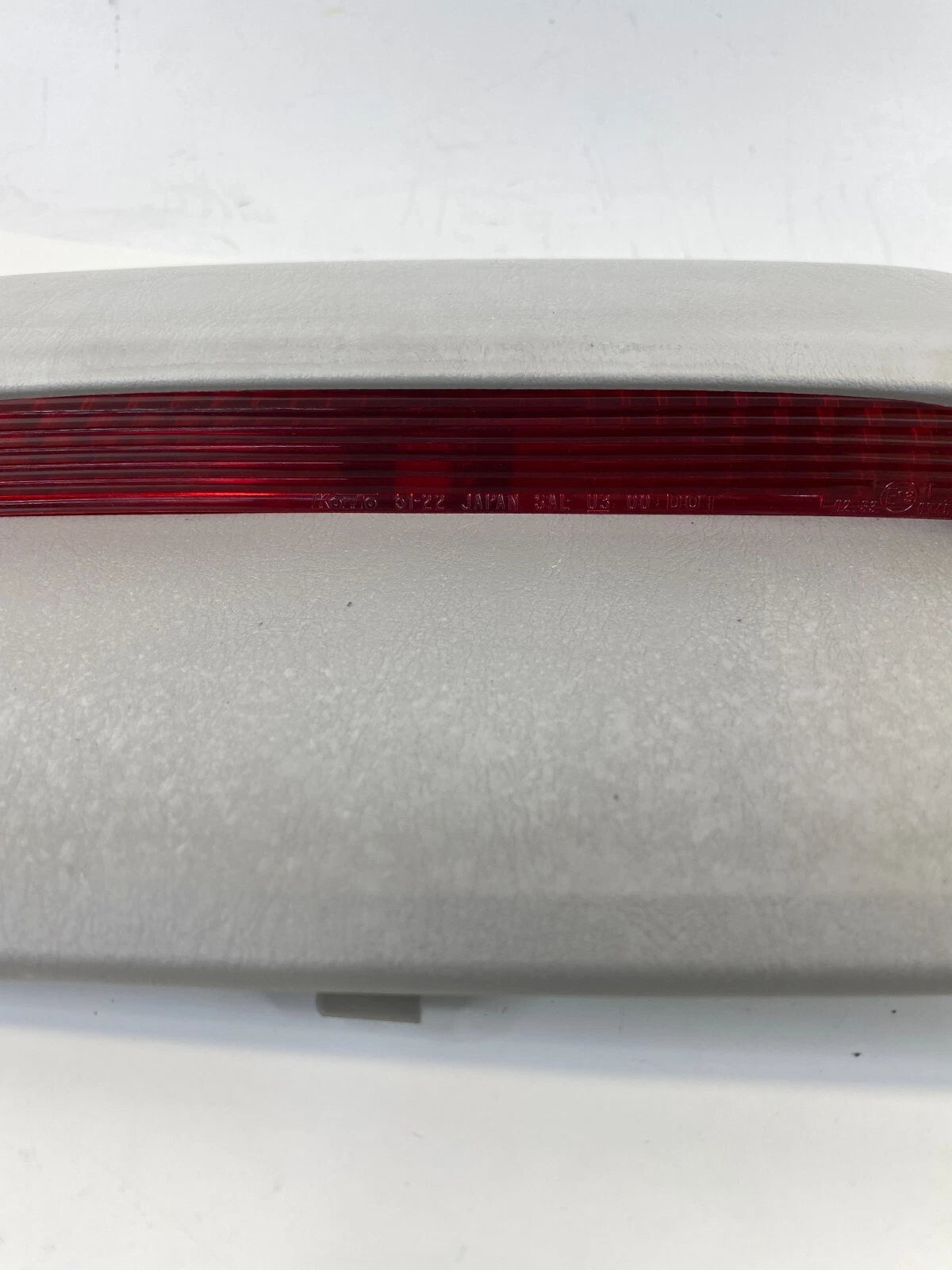 2002 2003 LEXUS ES300 2004-2006 ES330 REAR THIRD BRAKE STOP LIGHT LAMP 128B77458