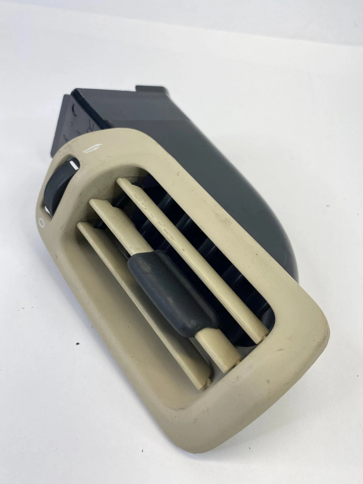 2008-2016 VOLVO XC70 B PILLAR RIGHT SIDE A/C HEATER AIR VENT DUCT GRILLE 06E5365